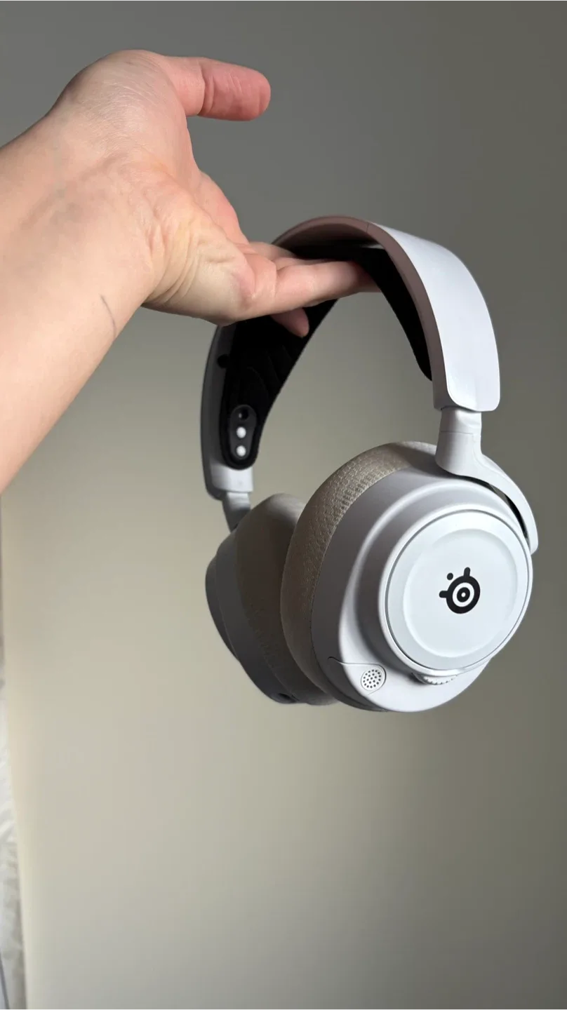 SteelSeries Arctis Nova 7 Wireless Headset - White