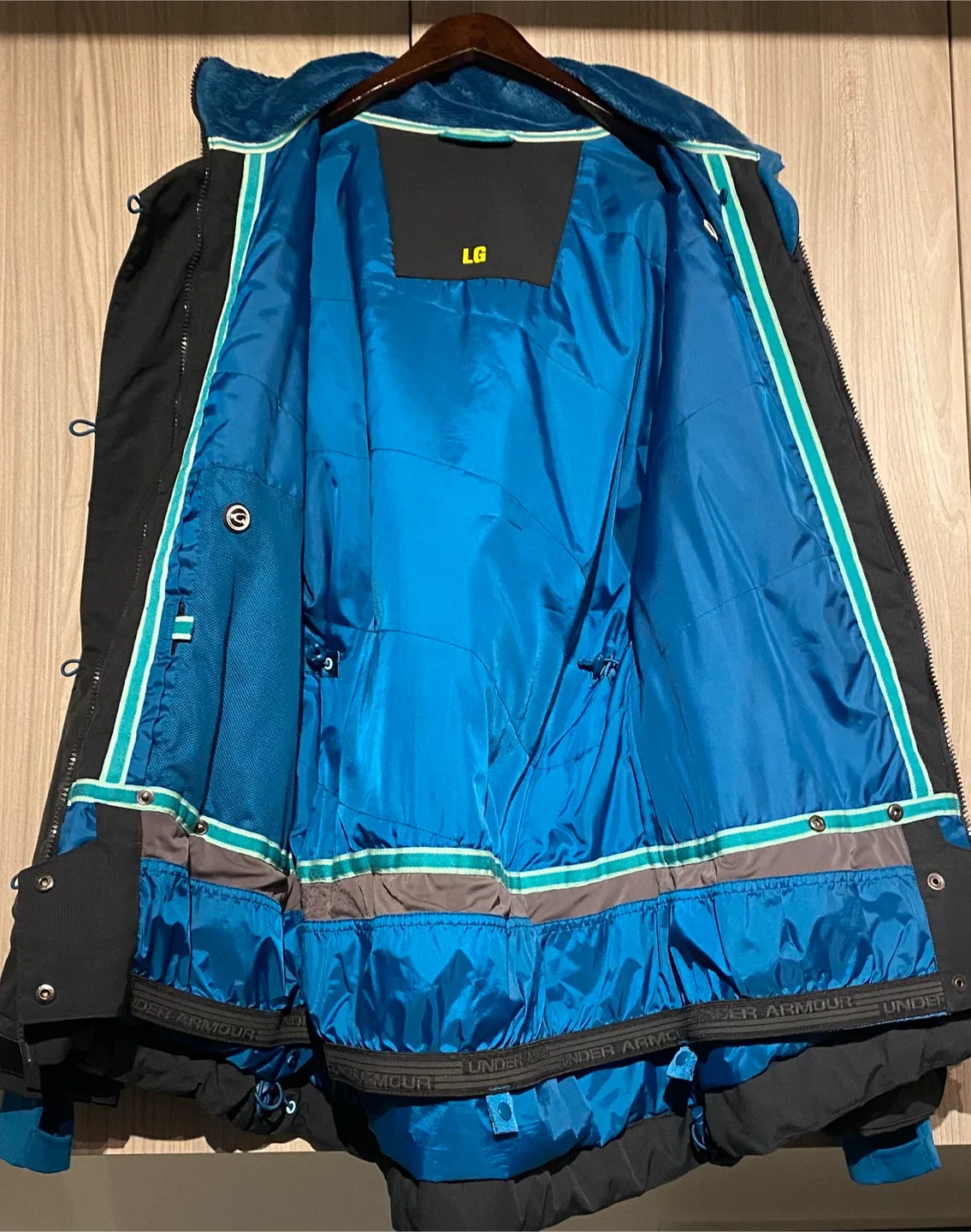 Under Armour MTN Jacket image indicator(7)