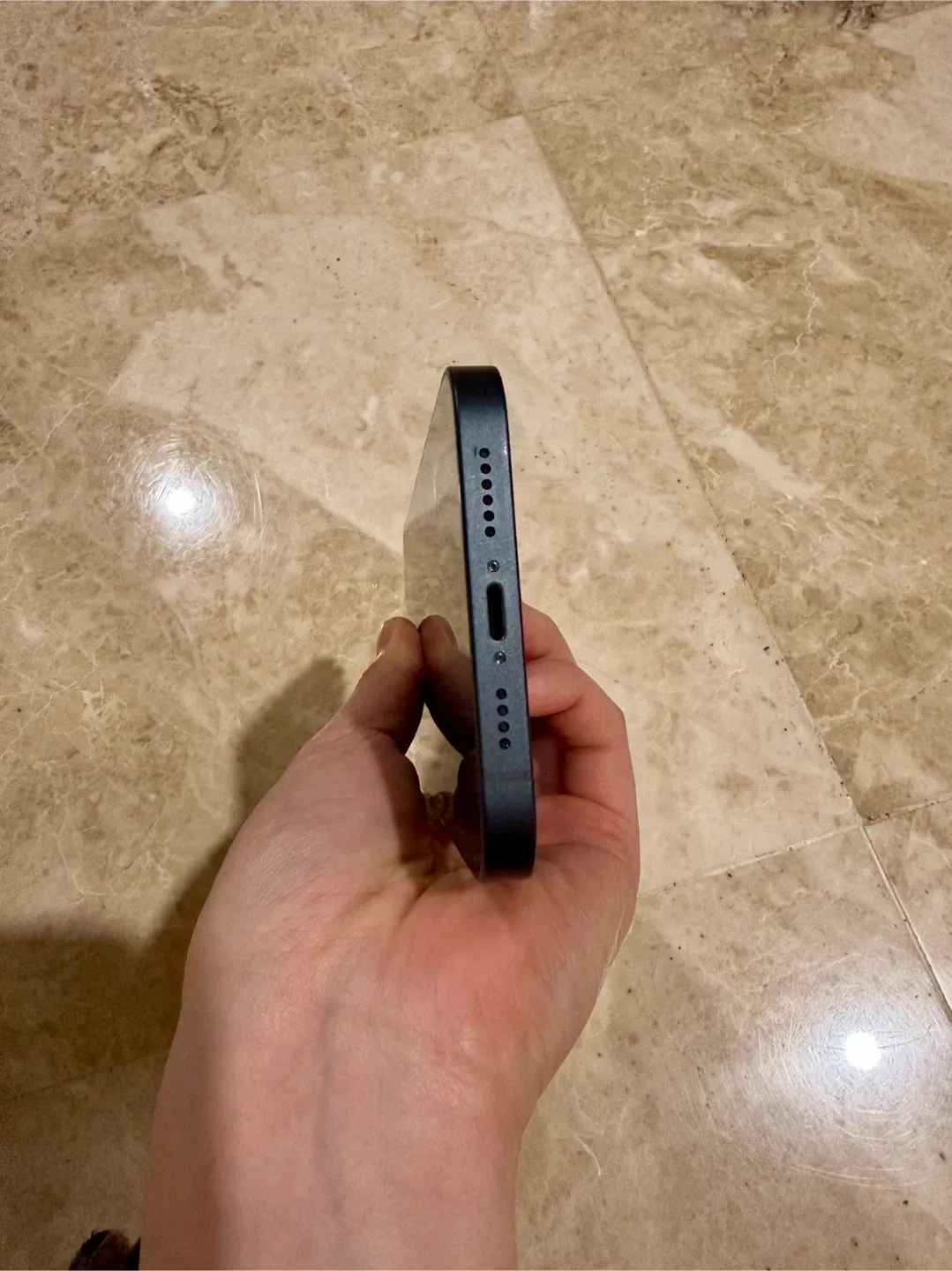 iPhone 14 Plus Midnight Black image indicator(2)