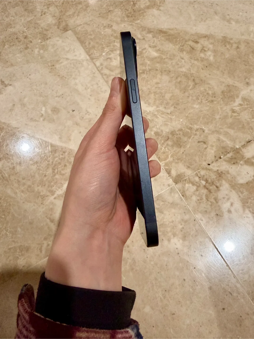 iPhone 14 Plus Midnight Black image indicator(4)