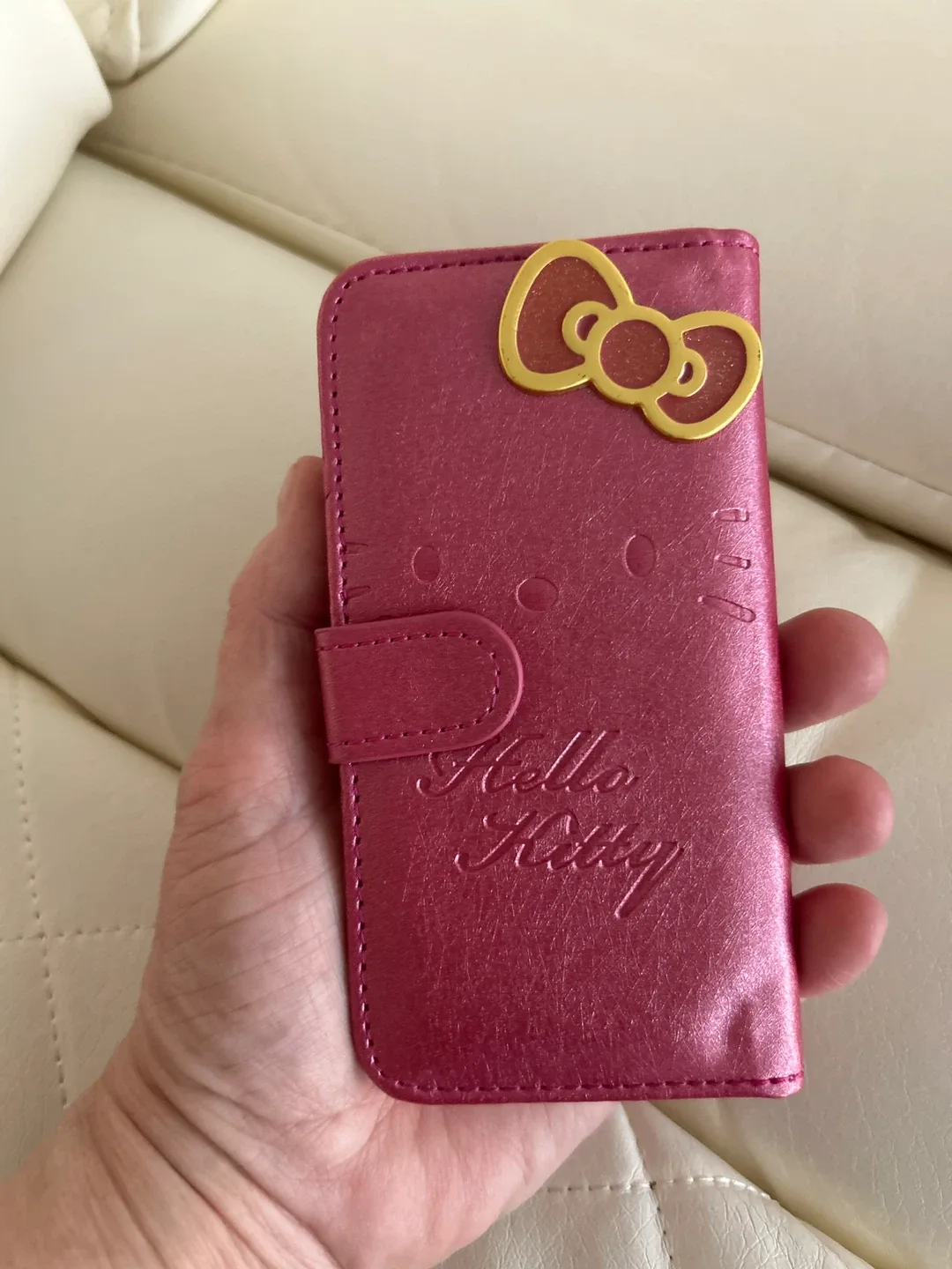 Hello Kitty Bundle: Flashlight, Body Wash, Phone Case image indicator(2)