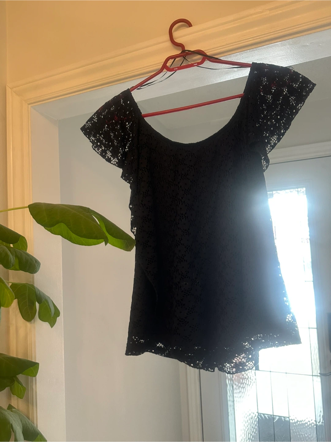 Black Lace Top (Small). - photo 2