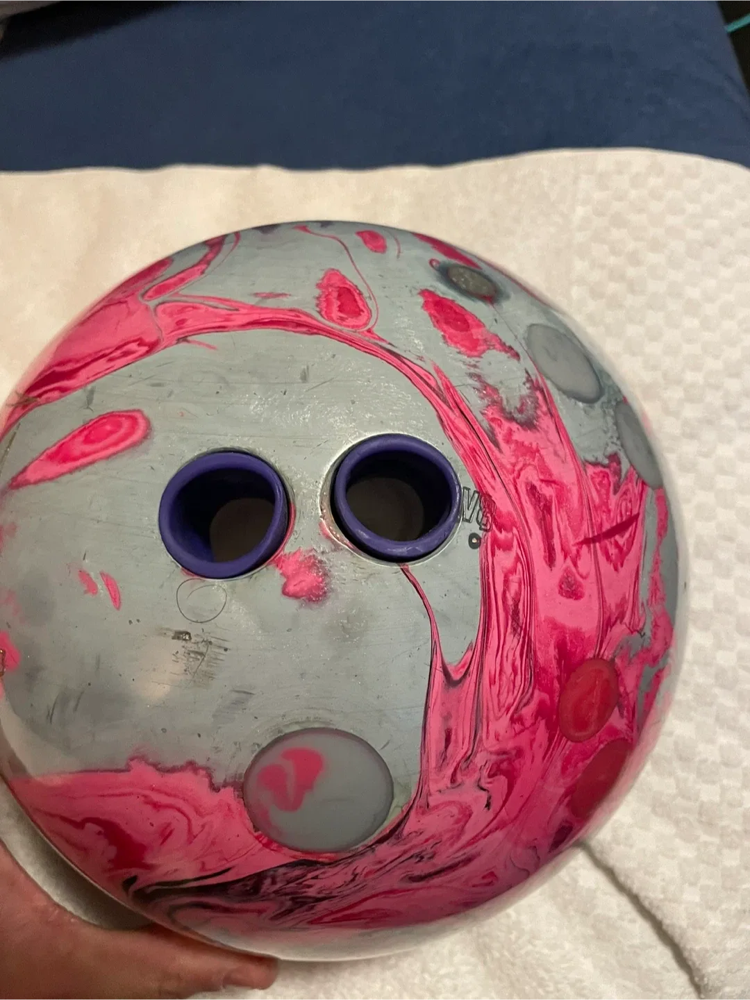 DV8 Diva Style Bowling Ball - 13.6 lbs
