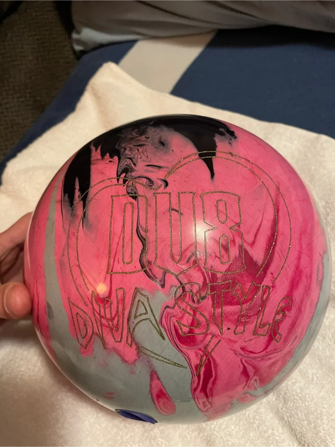 DV8 Diva Style Bowling Ball - 13.6 lbs image indicator(2)