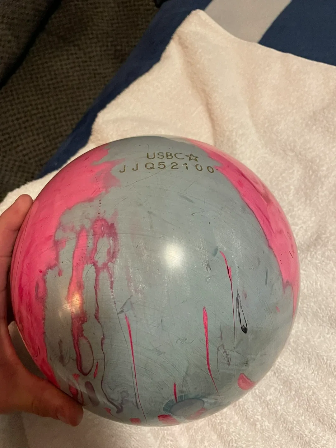 DV8 Diva Style Bowling Ball - 13.6 lbs image indicator(4)