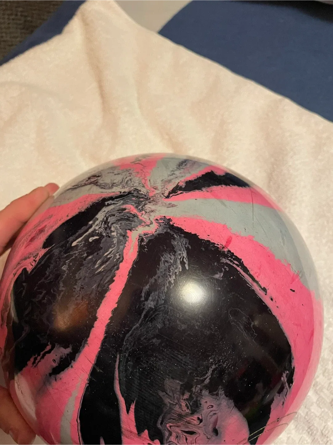 DV8 Diva Style Bowling Ball - 13.6 lbs image indicator(3)