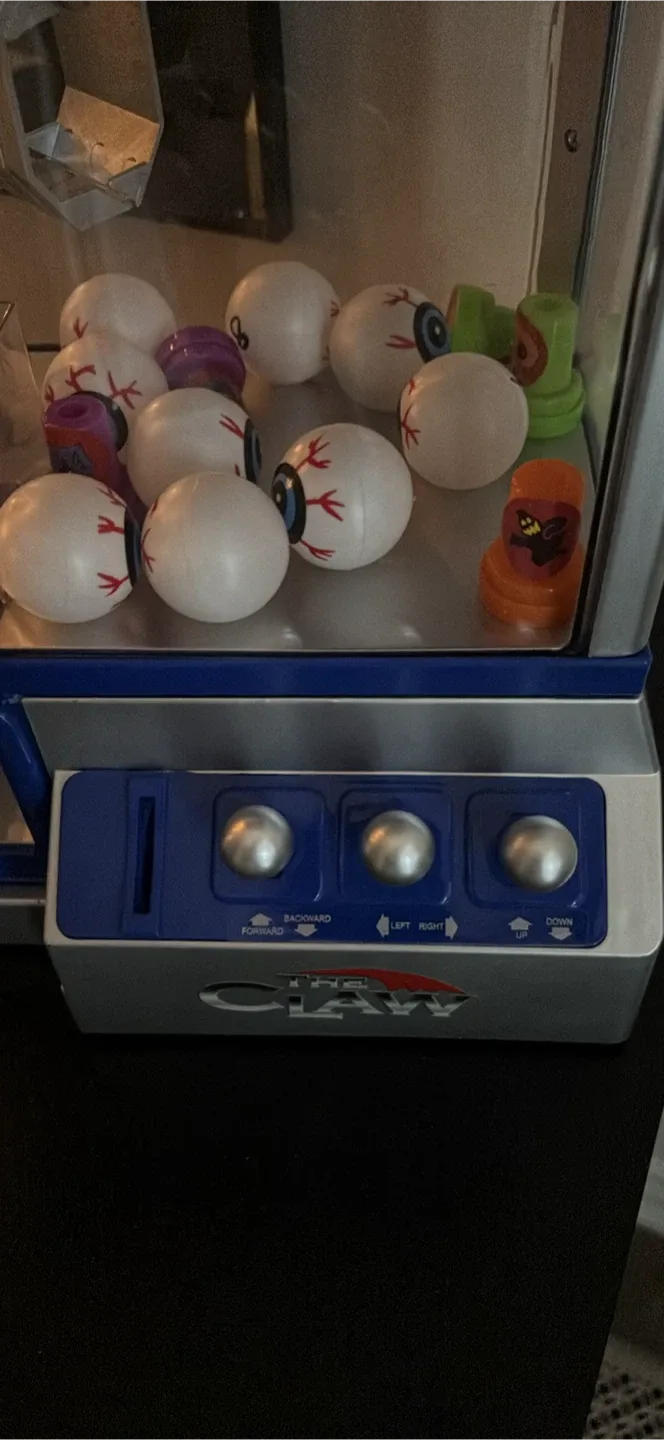 The Claw Arcade Game image indicator(3)