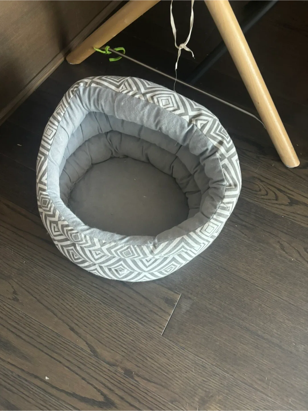 Grey & White Patterned Pet Bed image indicator(2)