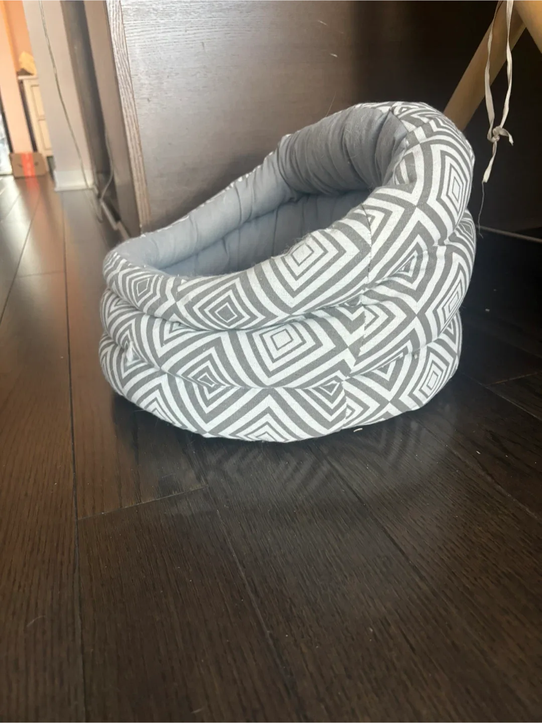 Grey & White Patterned Pet Bed
