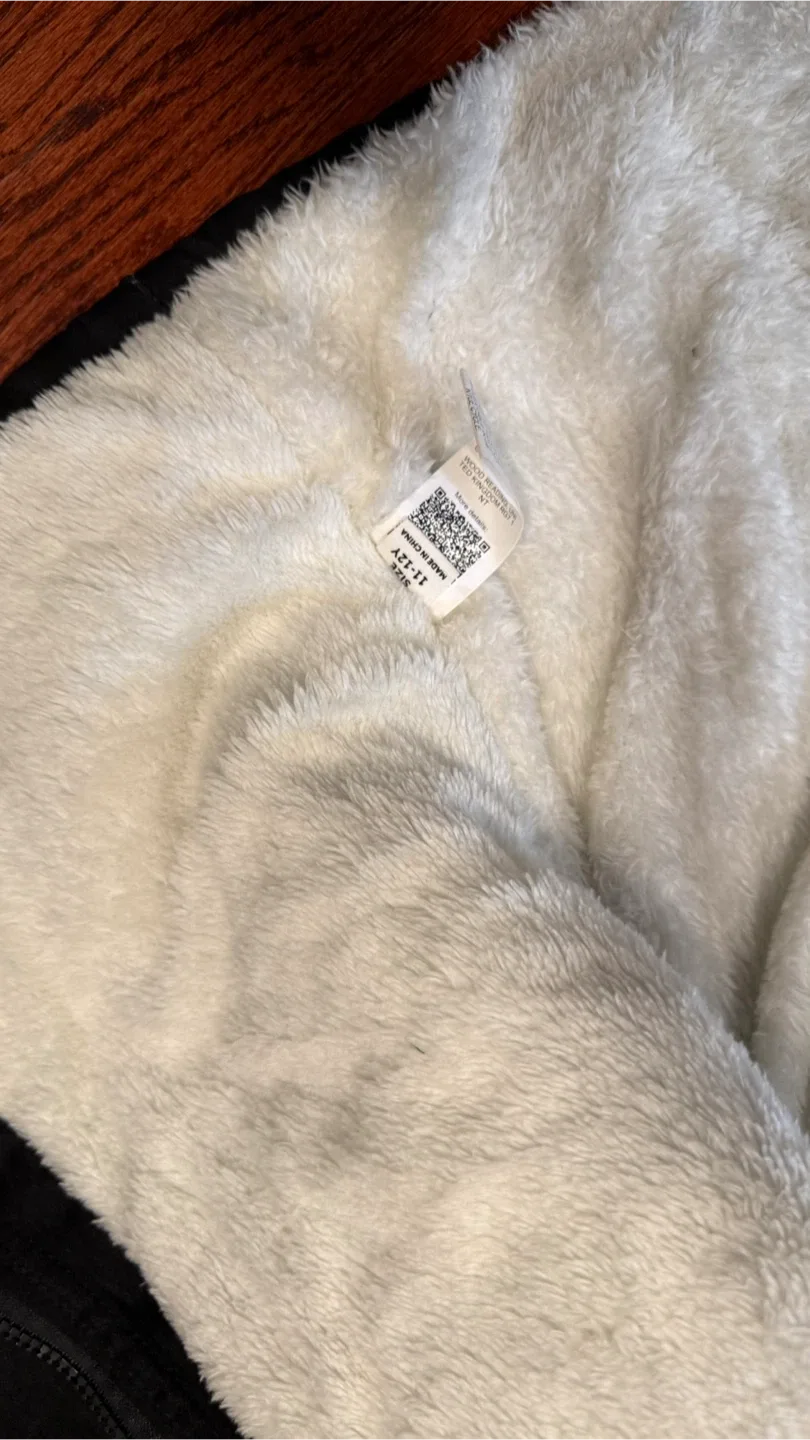 Black Winter Jacket Size 11-12Y image indicator(3)