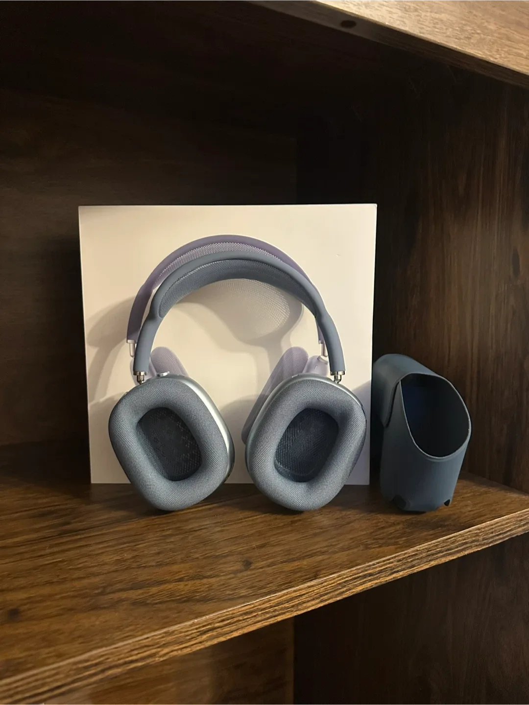 AirPods Max Sky Blue *Excellent Condition* image indicator(4)