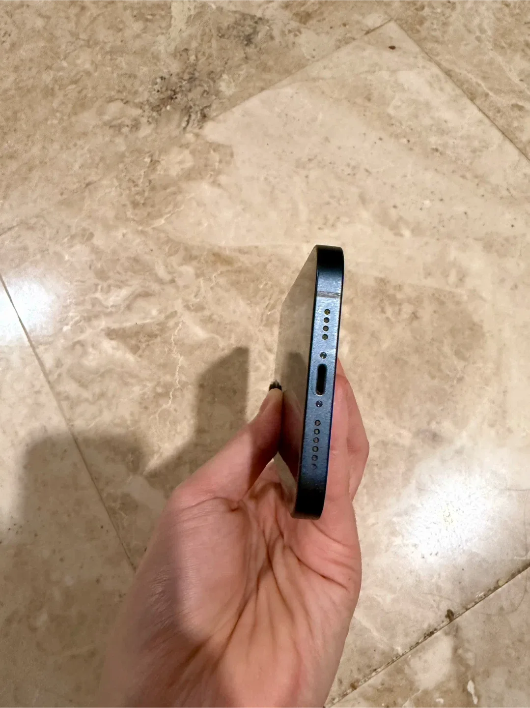 iPhone 14 PLUS - Like New, Box Included! image indicator(6)