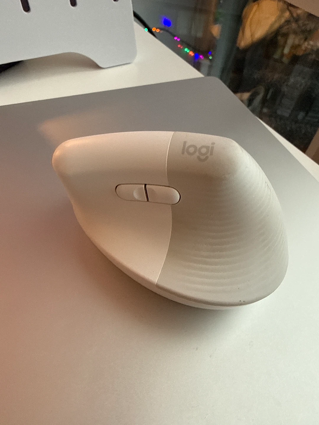 Logitech Lift Vertical Ergonomic Mouse - Like New! - photo 4