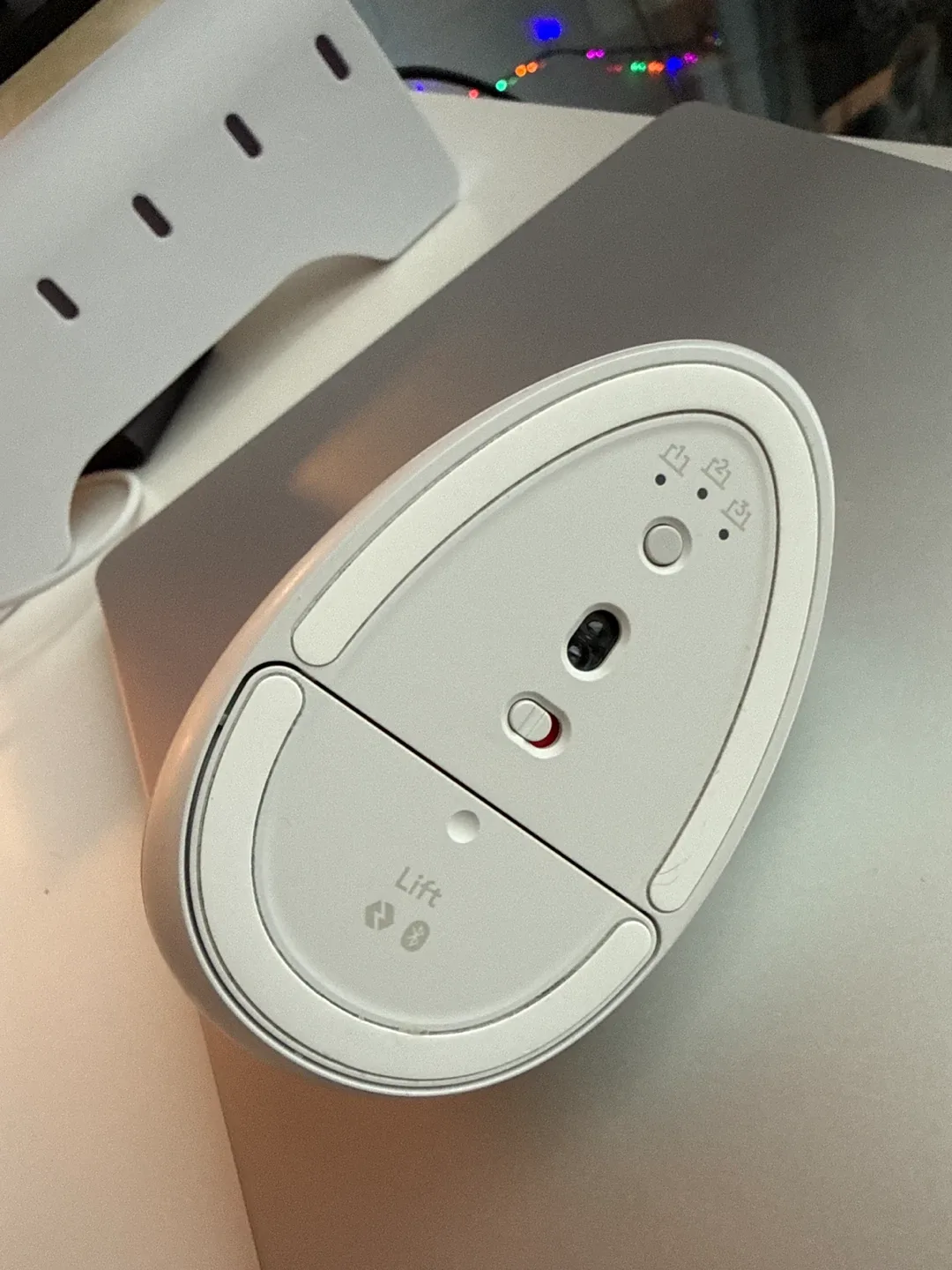 Logitech Lift Vertical Ergonomic Mouse - Like New! image indicator(2)