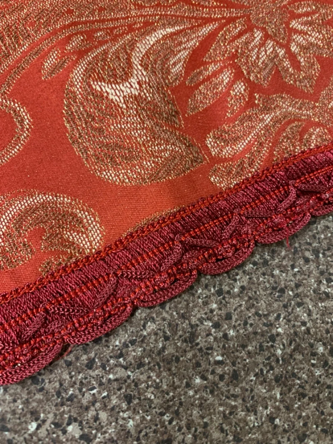 Red & Gold Table Runner image indicator(4)