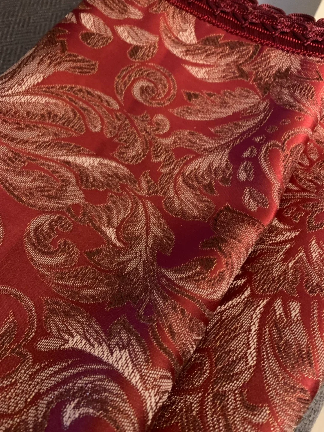 Red & Gold Table Runner image indicator(5)