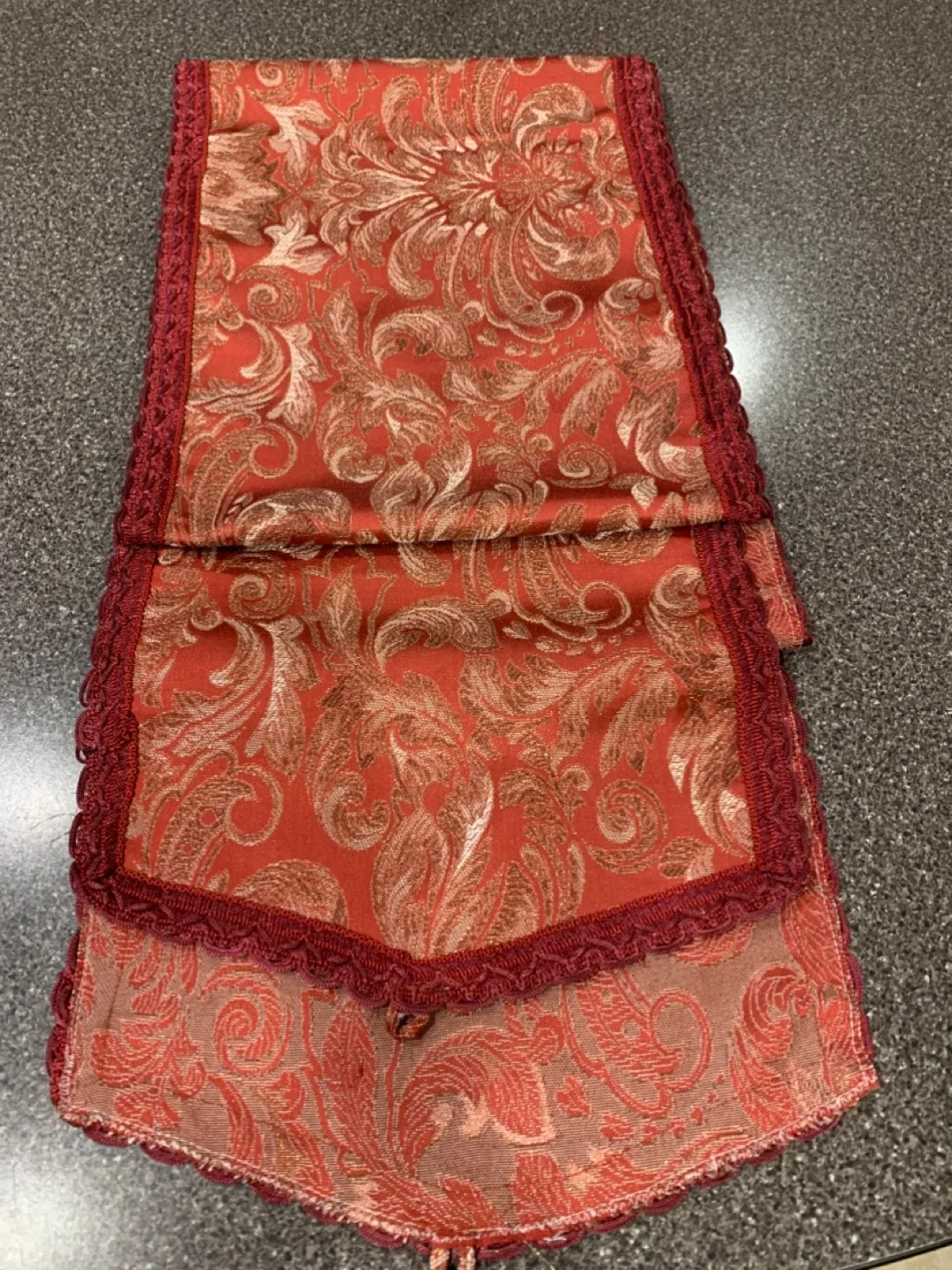 Red & Gold Table Runner image indicator(2)