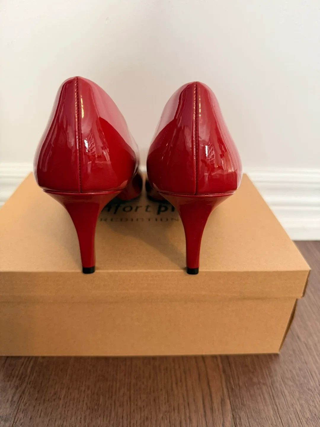 Brand New in Box Comfort Plus by Predictions Red Heels - Size 7 image indicator(5)