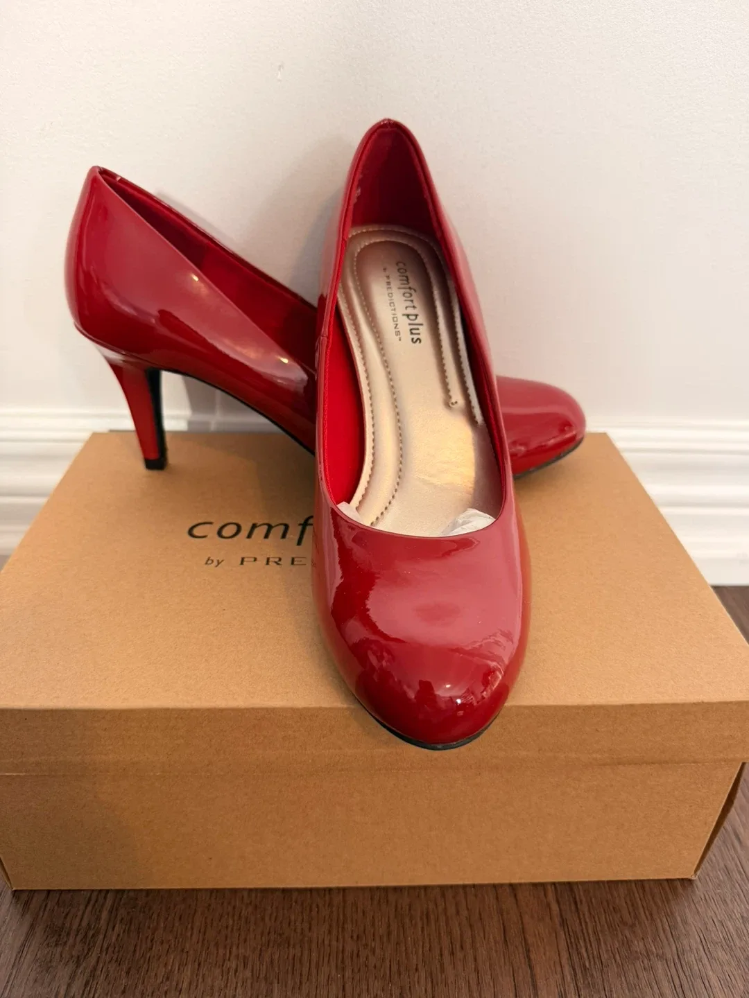 Brand New in Box Comfort Plus by Predictions Red Heels - Size 7 image indicator(2)