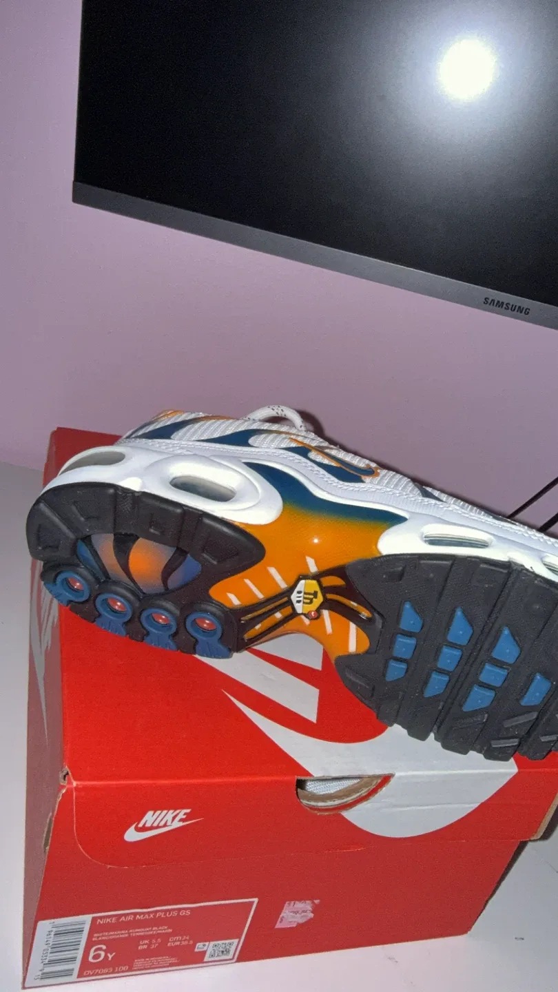 Nike Air Max Plus GS image indicator(2)