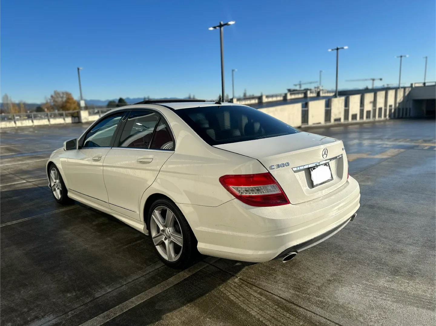 Mercedes-Benz C300 White Sedan image indicator(4)