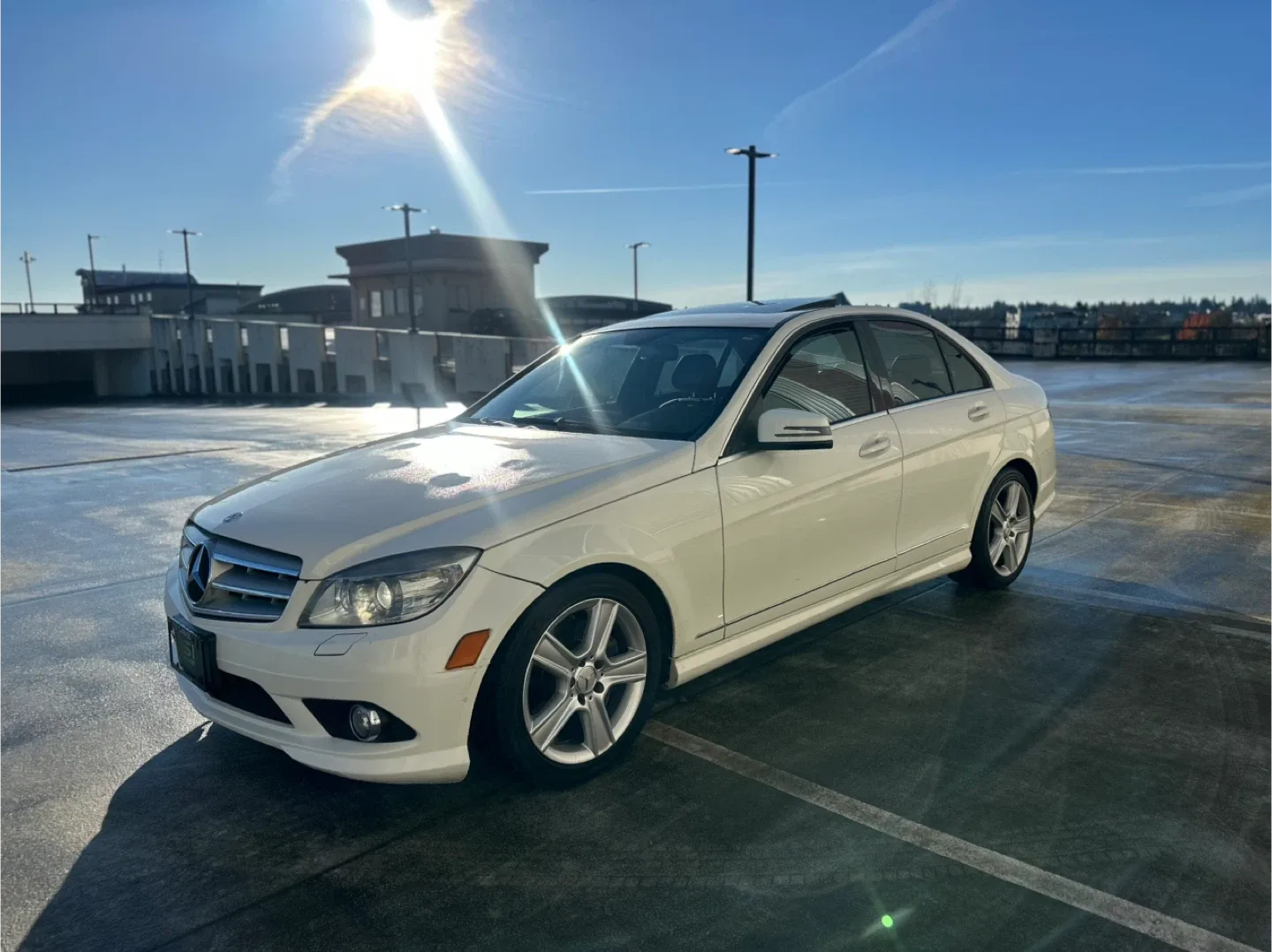 Mercedes-Benz C300 White Sedan image indicator(5)