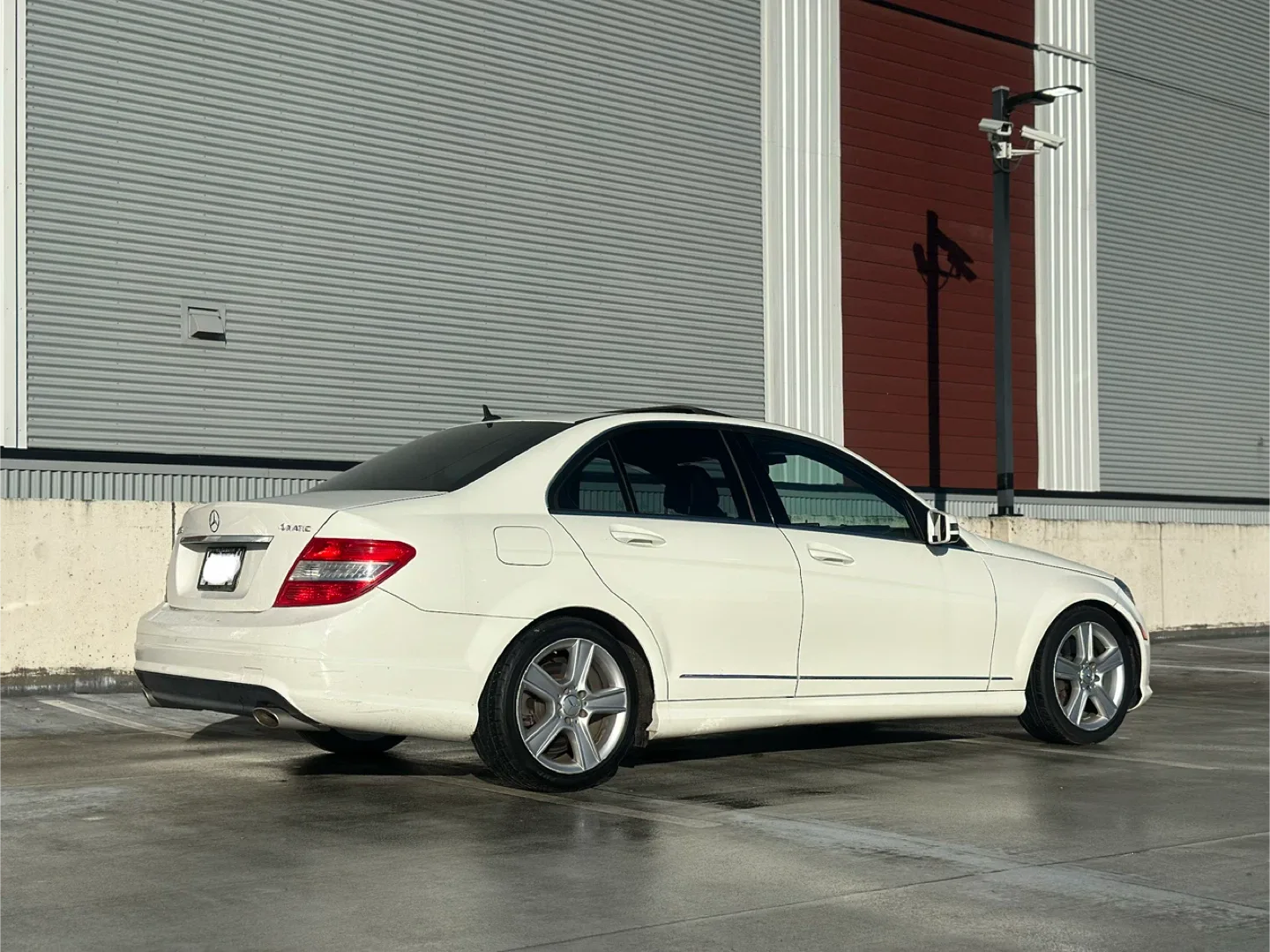 Mercedes-Benz C300 White Sedan image indicator(3)