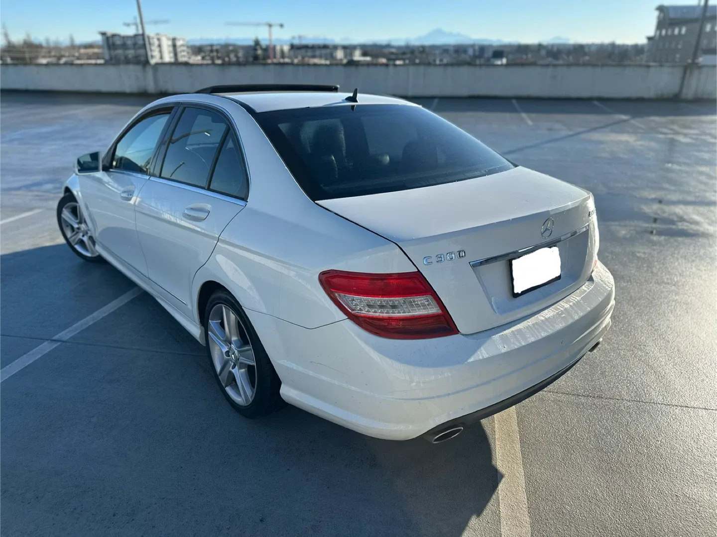 Mercedes-Benz C300 White Sedan image indicator(6)