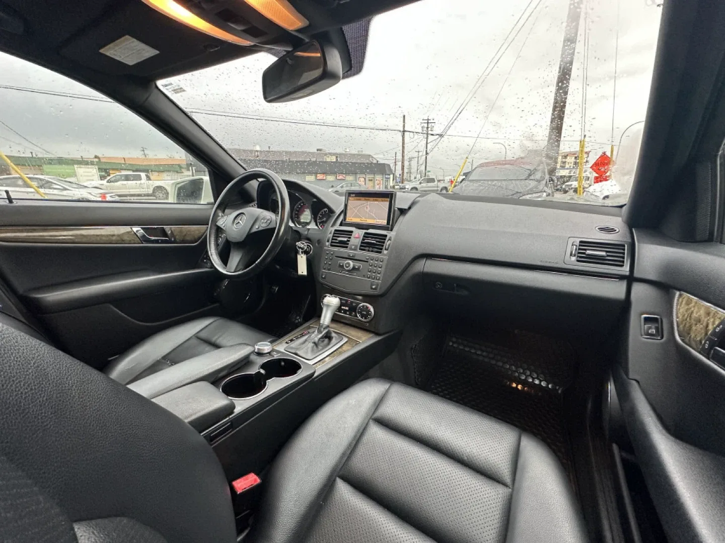 Mercedes-Benz C300 White Sedan image indicator(7)