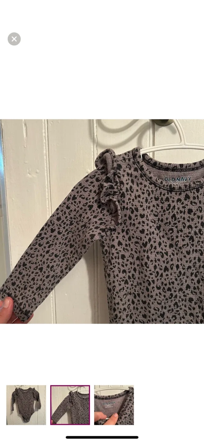 Old Navy Baby Bodysuit - 12-18 Months image indicator(2)