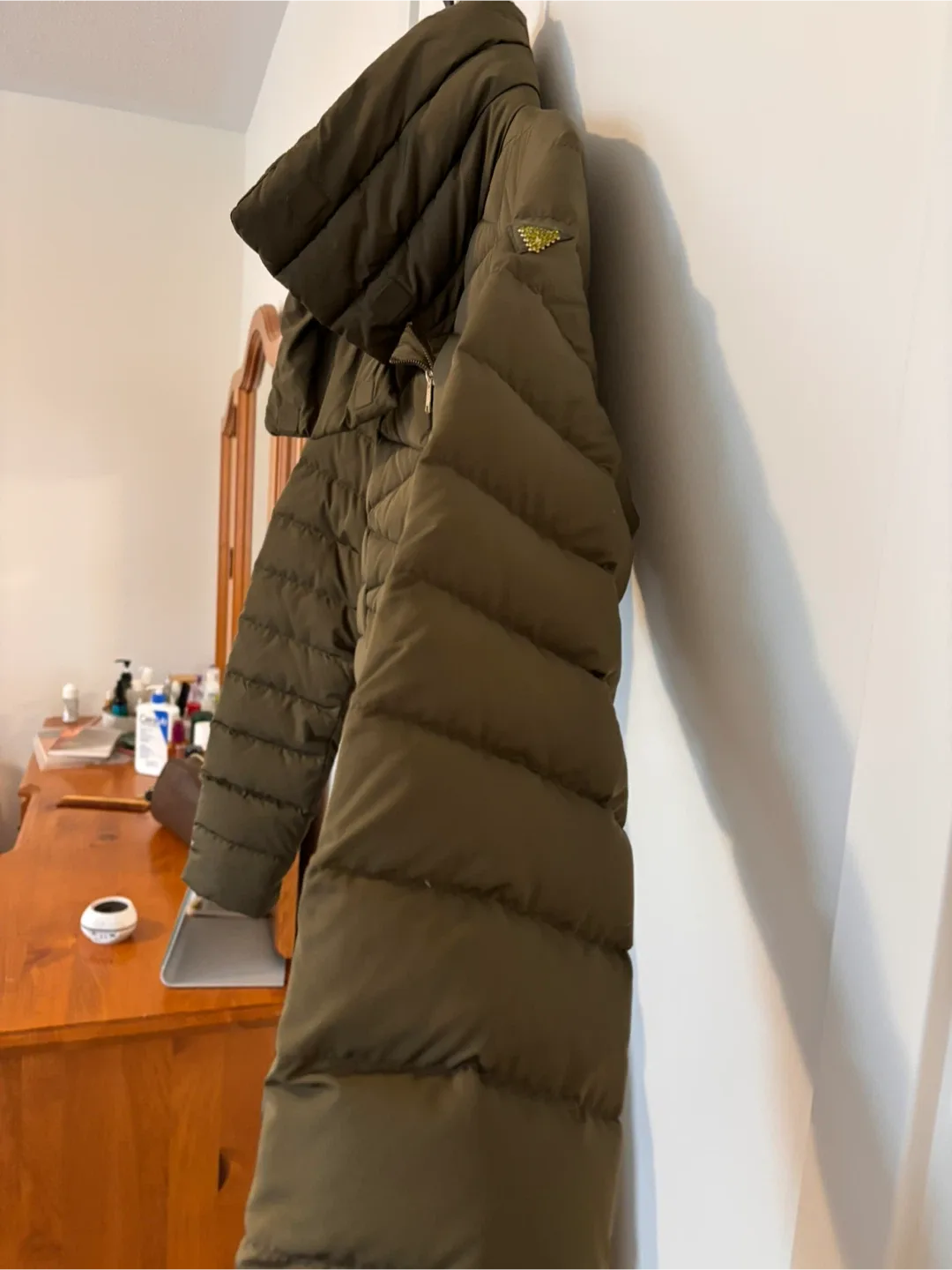 Guess Los Angeles Olive Puffer Jacket - Size L image indicator(4)