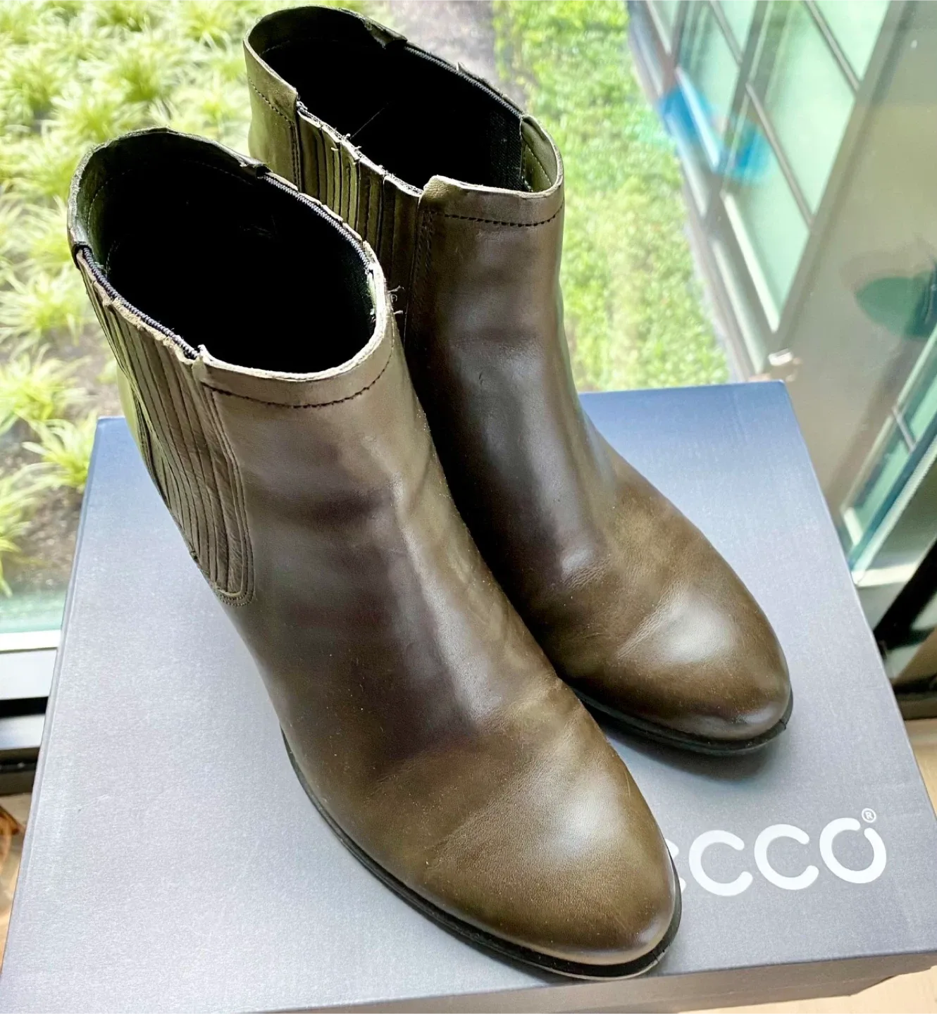 ECCO Women's Olive Green Leather Heeled Booties - Size 40 image indicator(3)