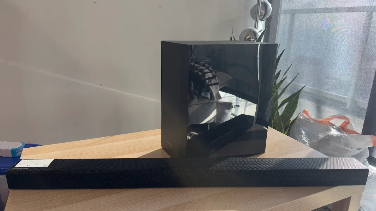 Samsung sound bar and subwoofer 300W