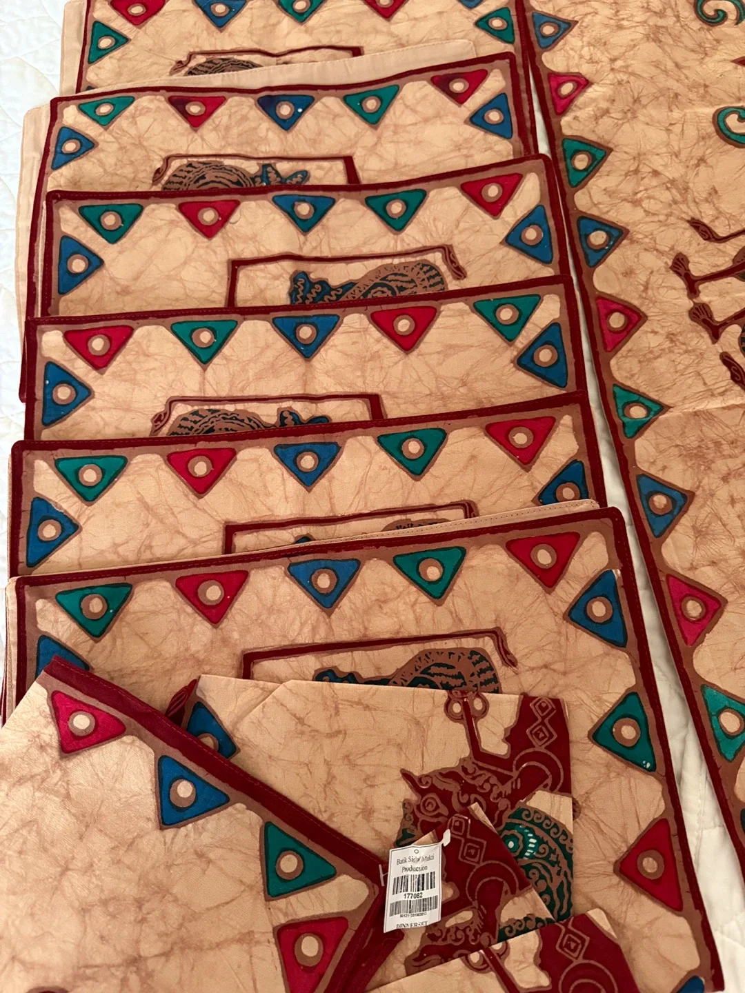 Batik Motif Tablecloth & Placemats Set(New) image indicator(3)