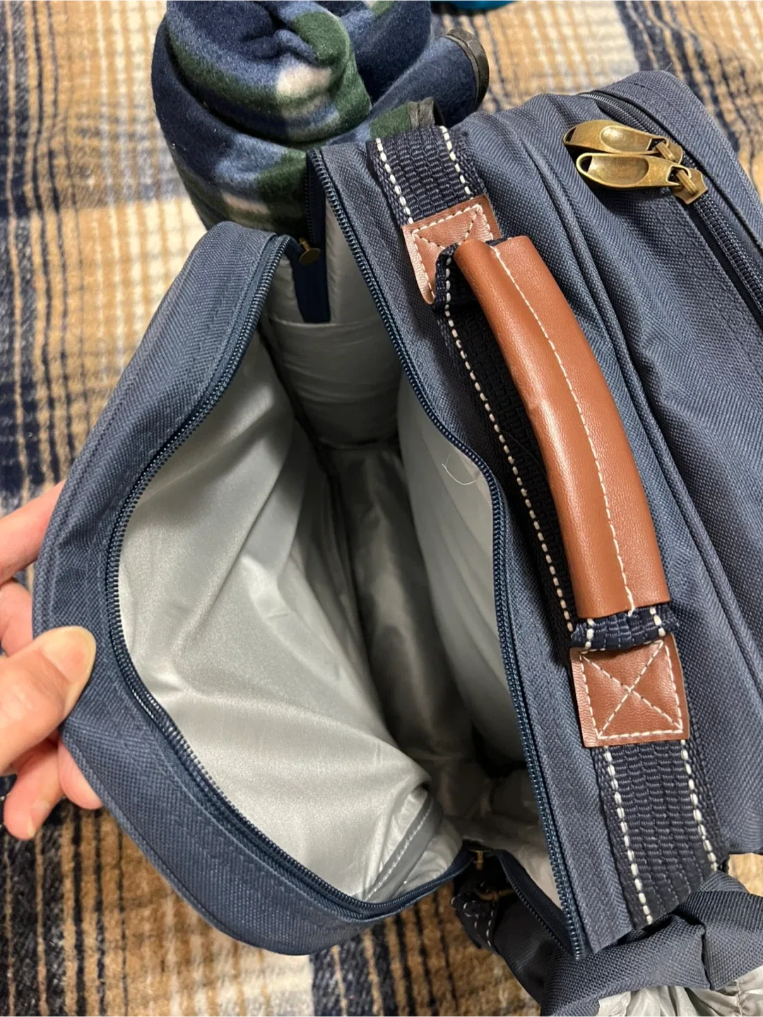 Picnic Backpack with Blanket & Accessories image indicator(3)