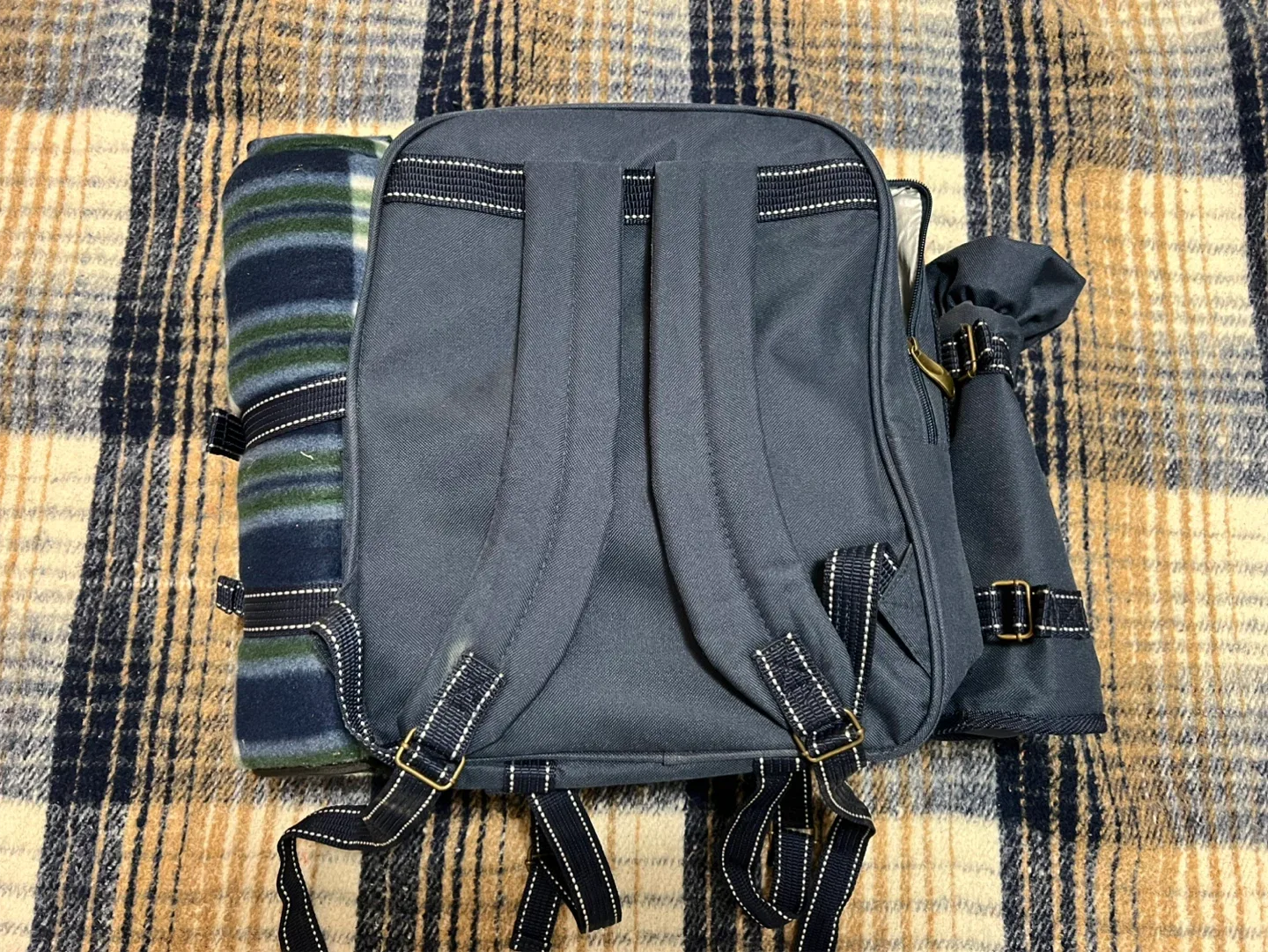 Picnic Backpack with Blanket & Accessories image indicator(4)