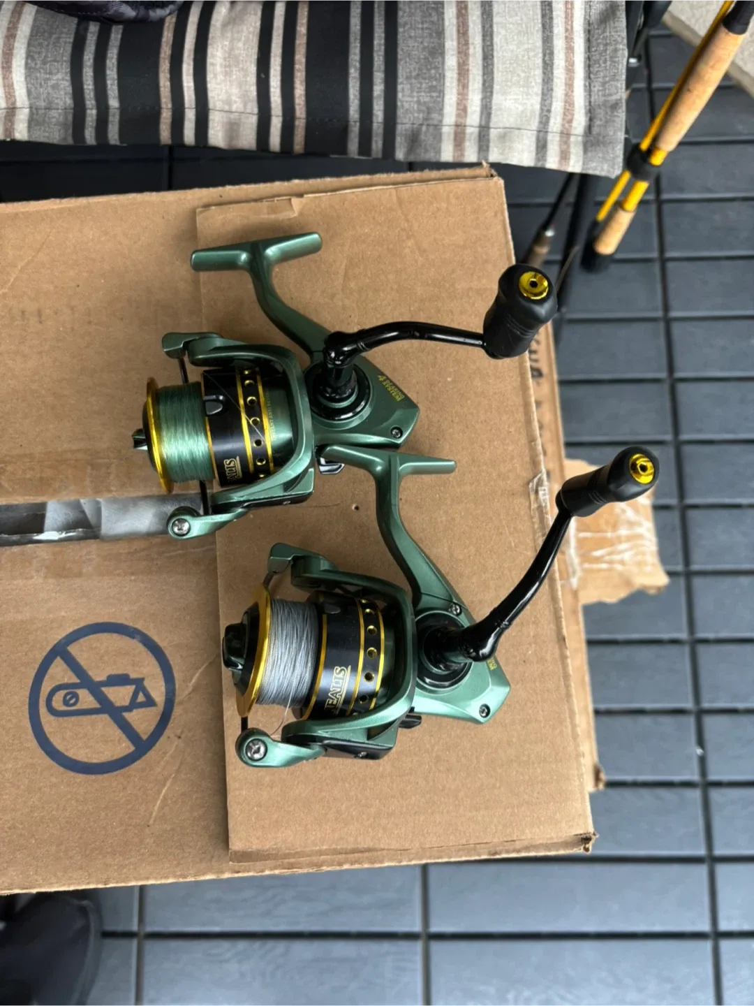 Borealis 4000 fishing reels ( 2 of them ) image indicator(5)