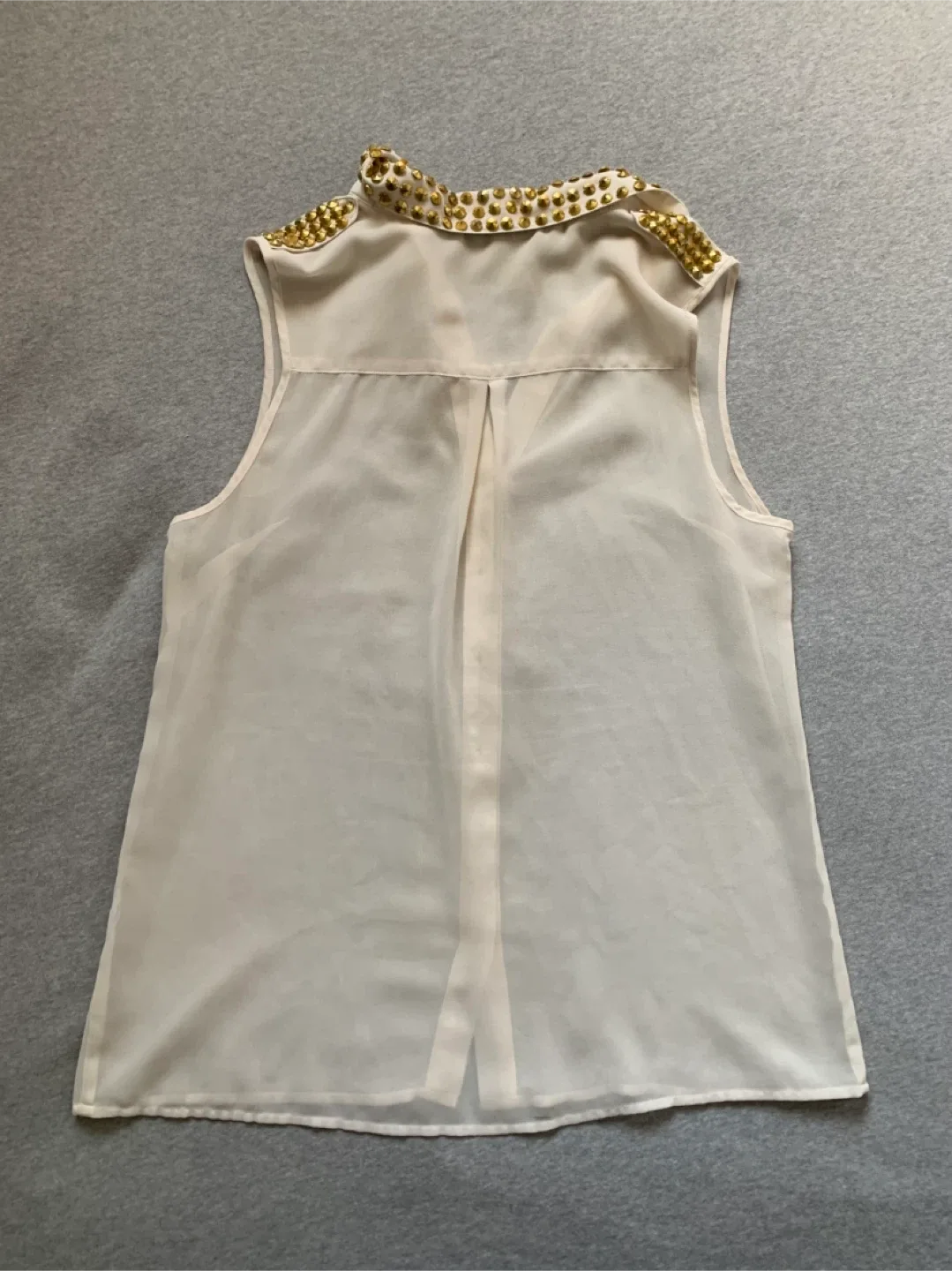 Sleeveless Blouse - Size L #Cleanout image indicator(2)