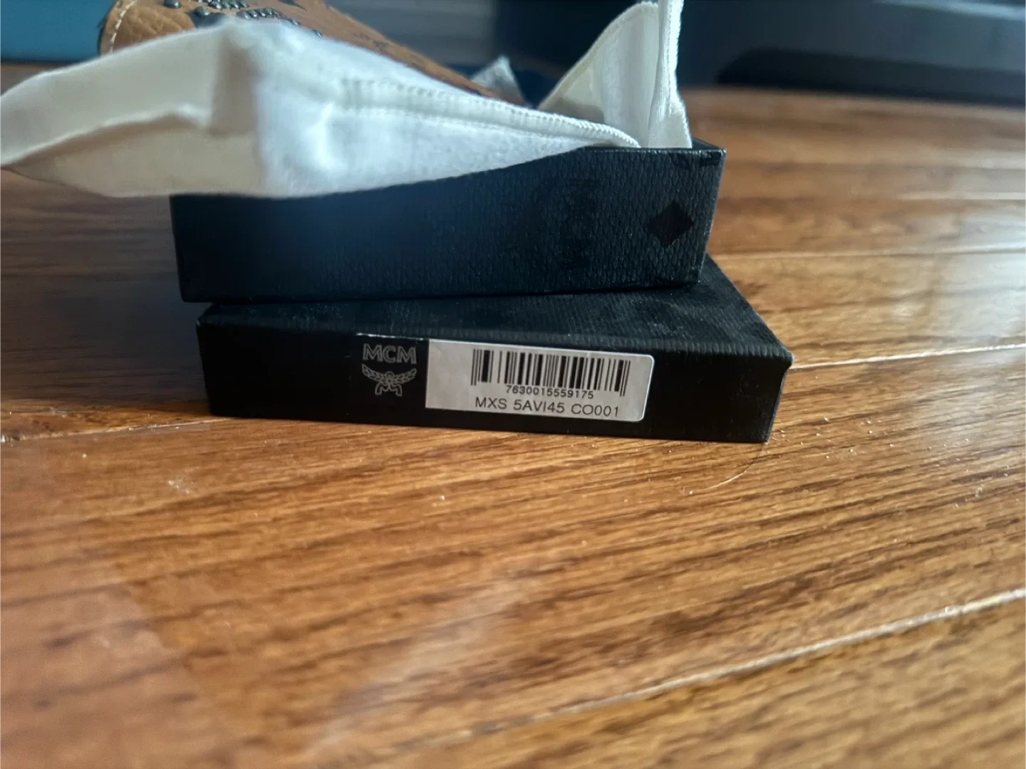 MCM Wallet with Box image indicator(5)