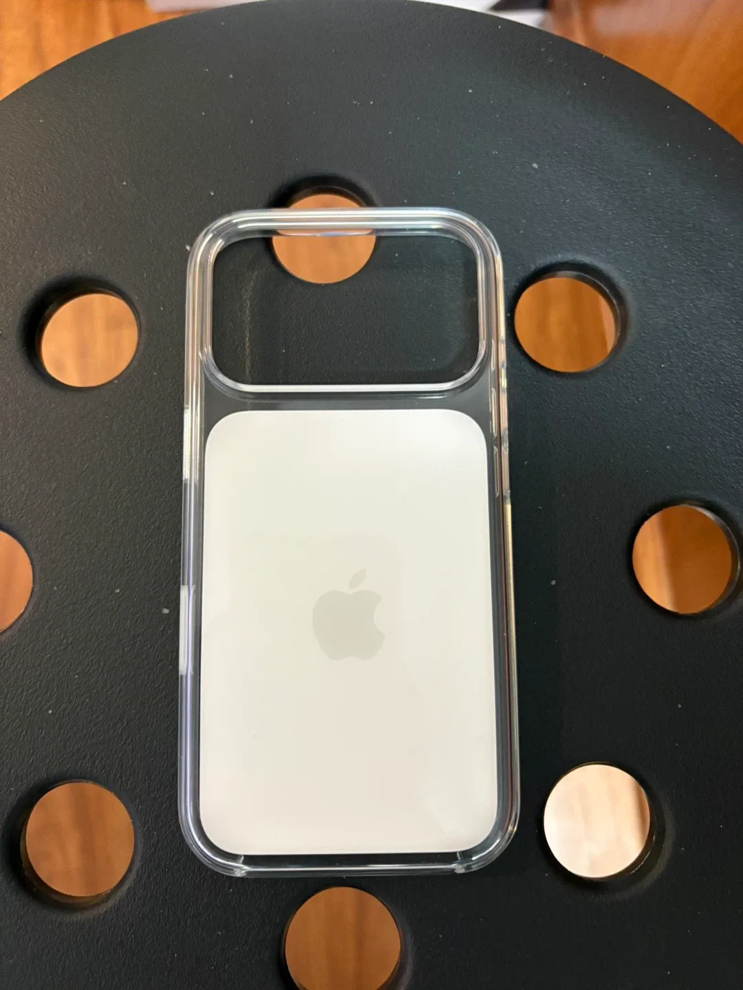 Apple iPhone 17 Pro  Case with MagSafe Clear image indicator(2)