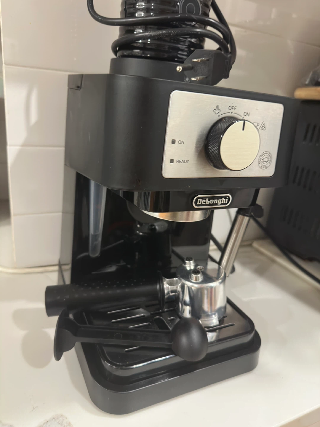 DeLonghi Espresso Machine + Nespresso Aeroccino - photo 3
