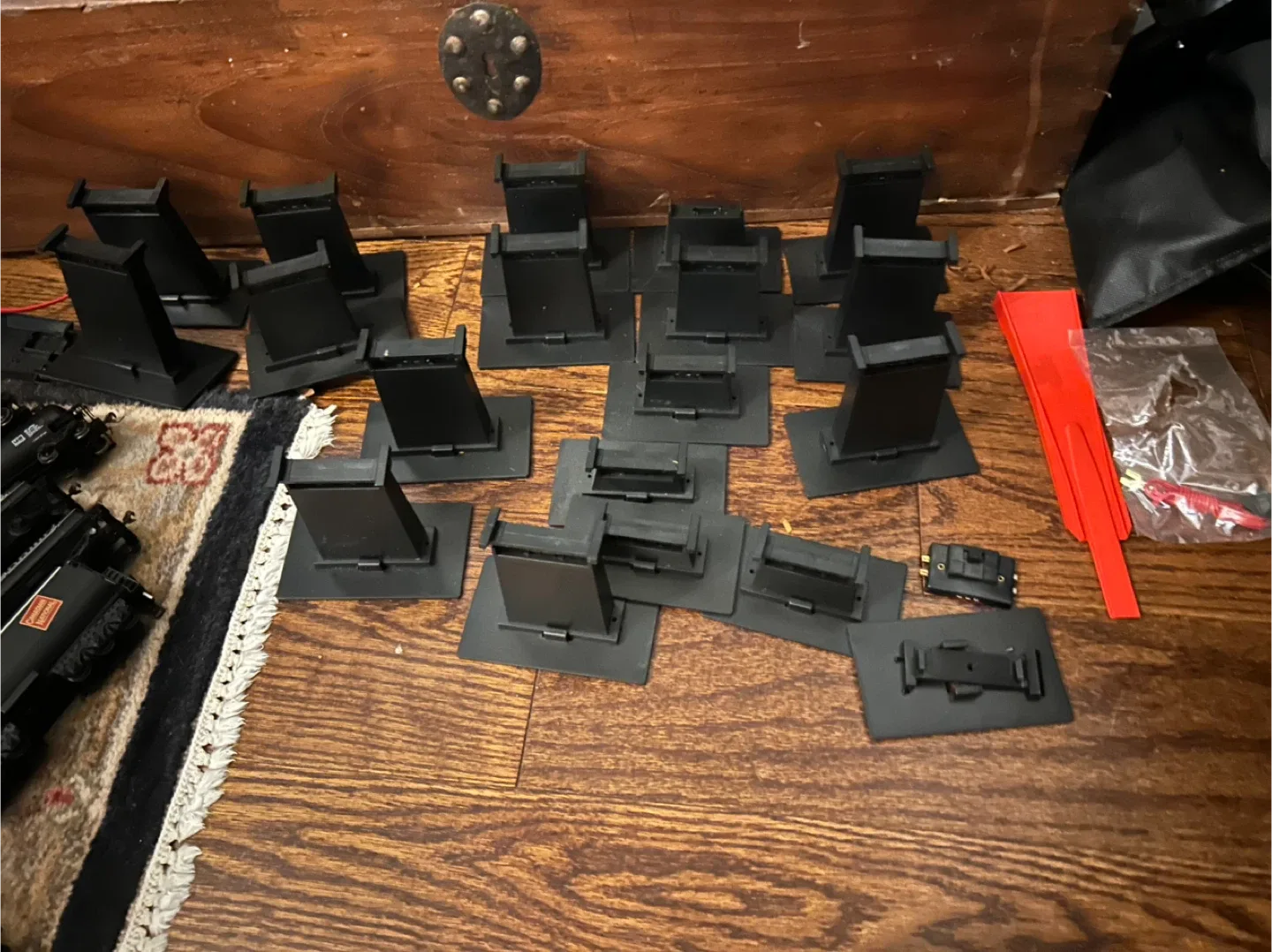 Model Train Set - Various Locomotives & Cars image indicator(3)