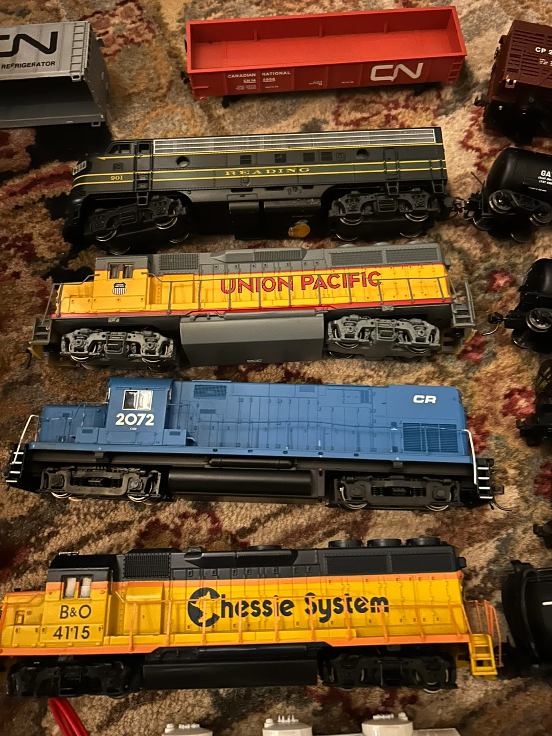 Model Train Set - Various Locomotives & Cars - photo 5