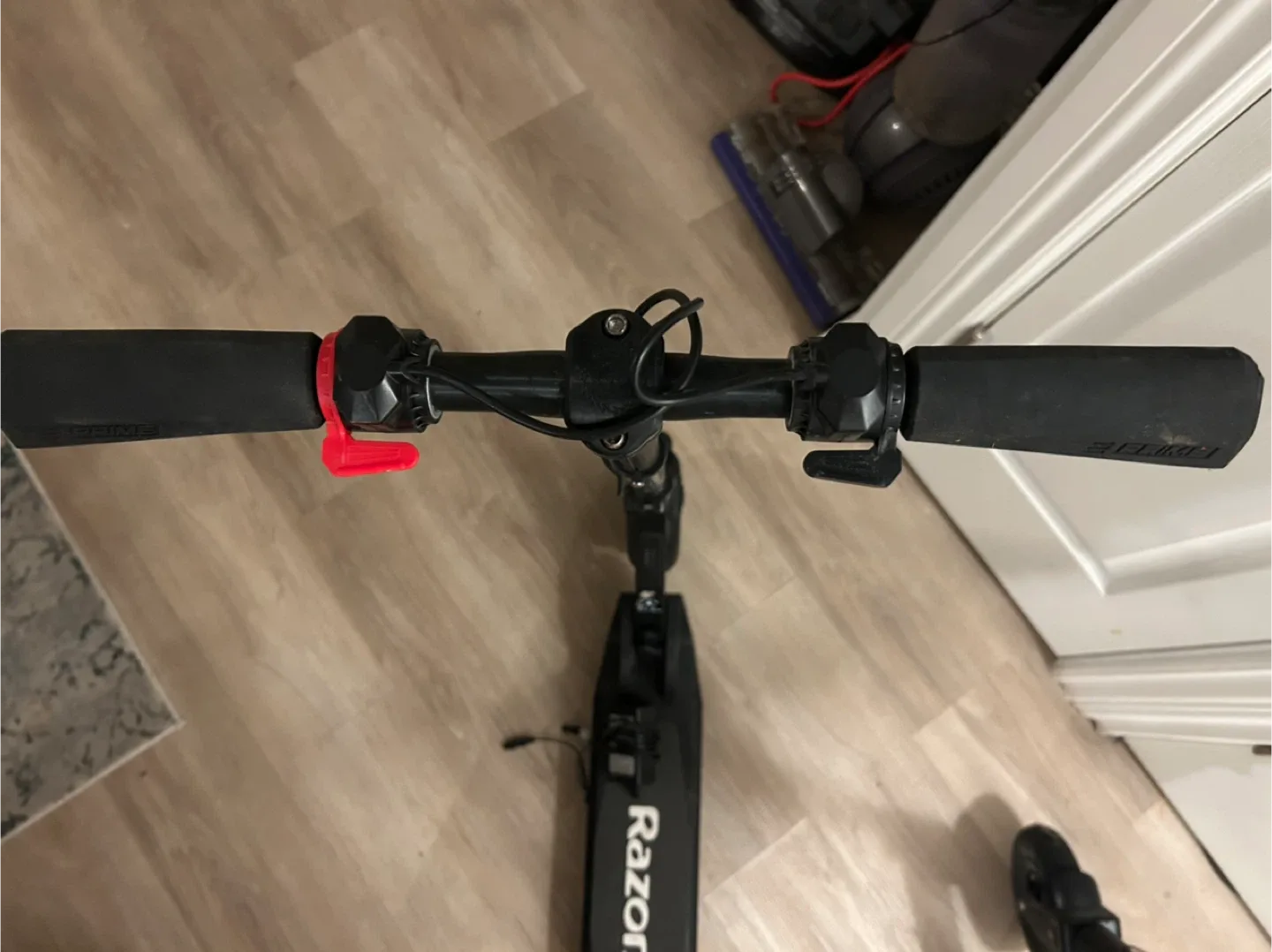 Razor Electric Scooter - Black image indicator(6)