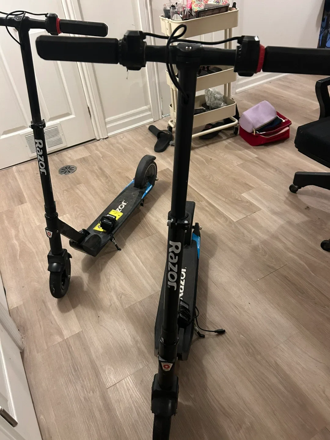 Razor Electric Scooter - Black image indicator(7)