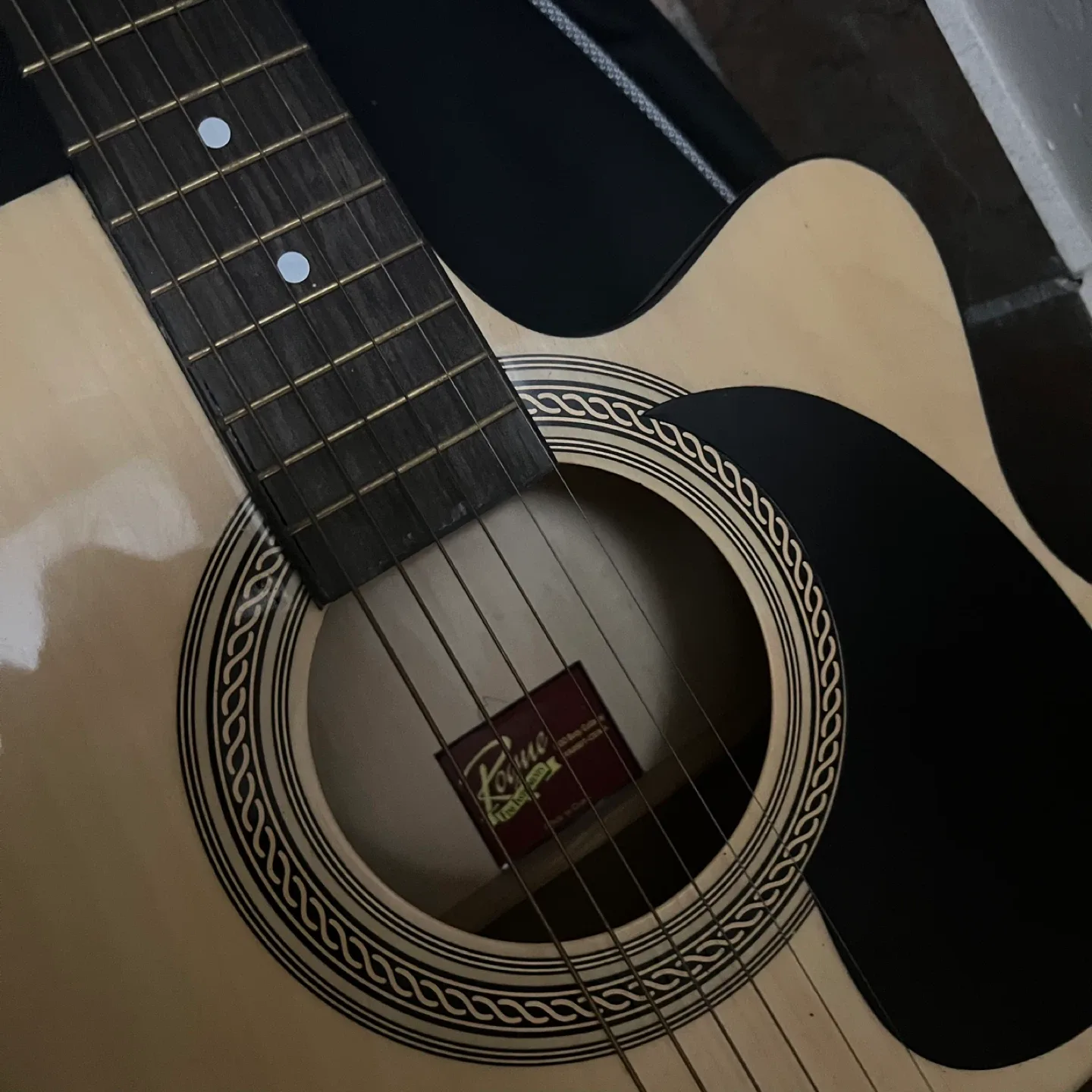 Rogue Semi Acoustic Guitar with SP.10 Amp image indicator(3)