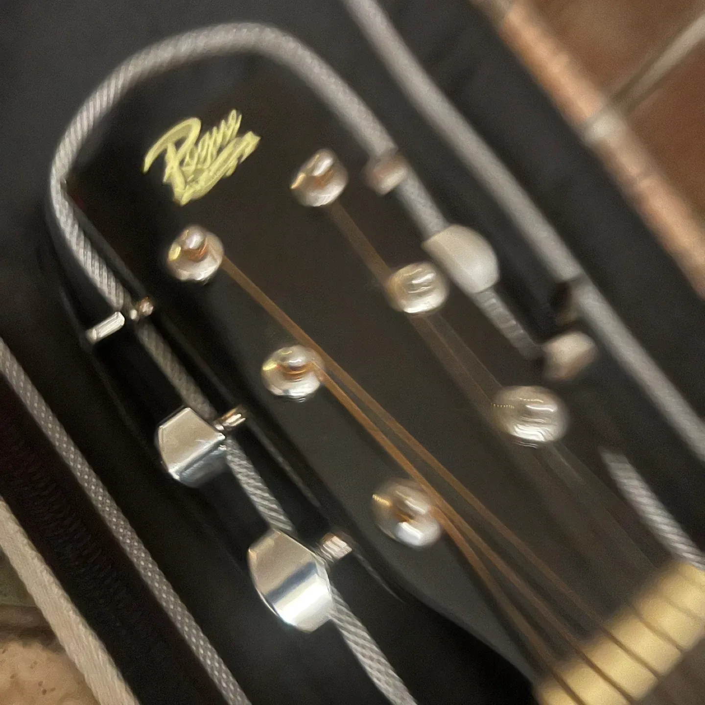 Rogue Semi Acoustic Guitar with SP.10 Amp image indicator(4)