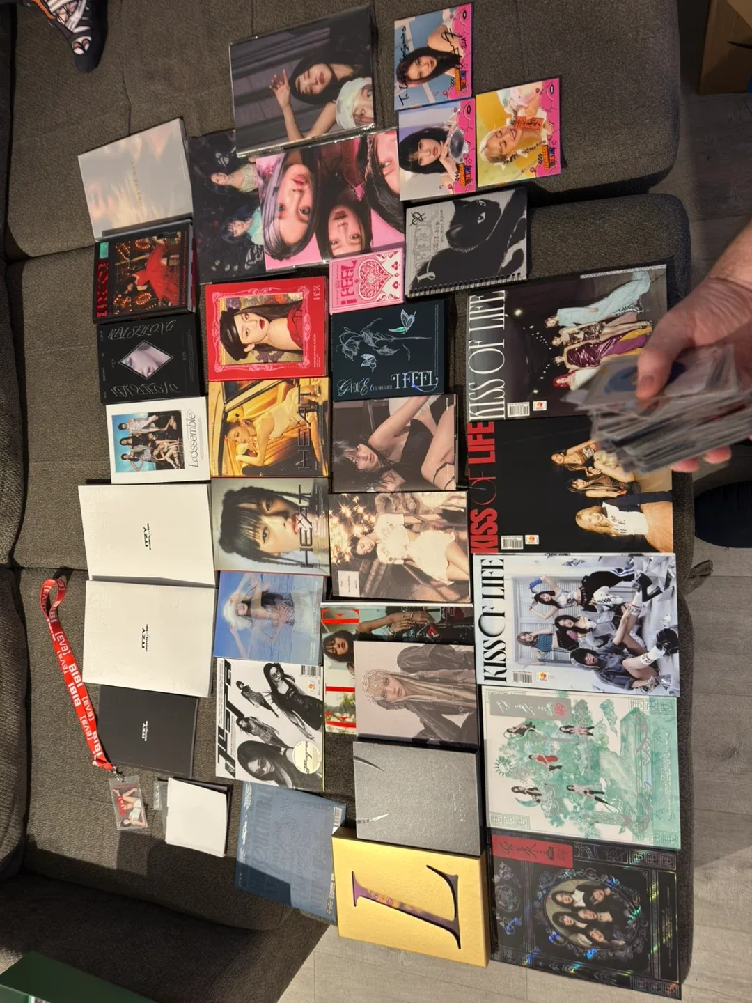 MEGA Kpop Bundle - 70+ PC, photo books, inclusions! image indicator(2)