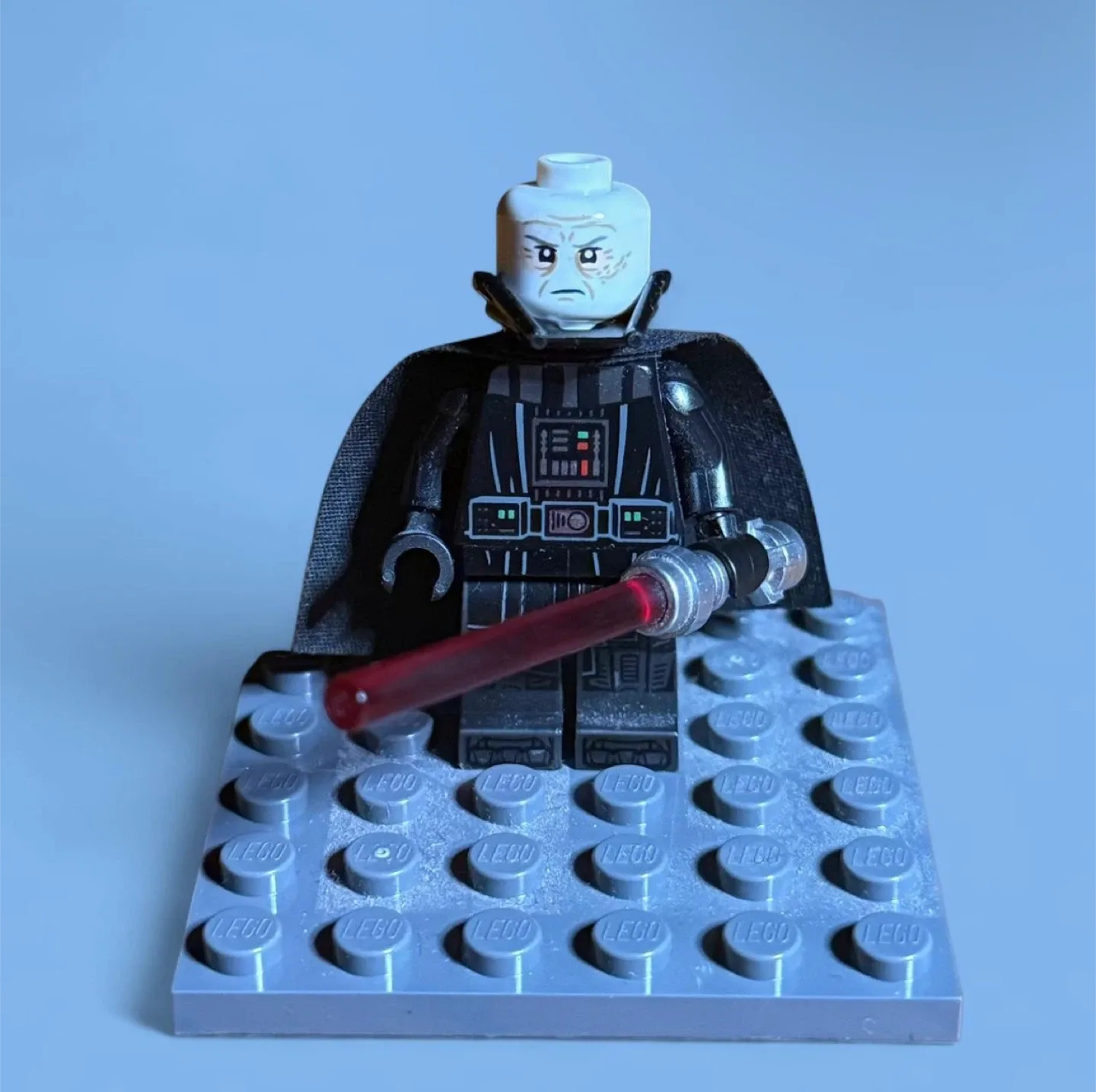 LEGO Star Wars Darth Vader Minifigure image indicator(2)