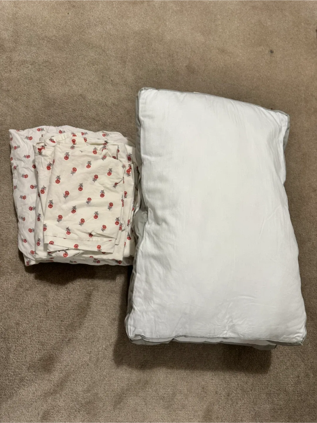 Bed sheet set and pillows